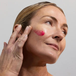 Hylavive-application-cheek.jpg